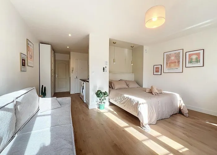 Charmant Appartement - Avec Balcon & Climatisation - Les Freres De La Loc\'